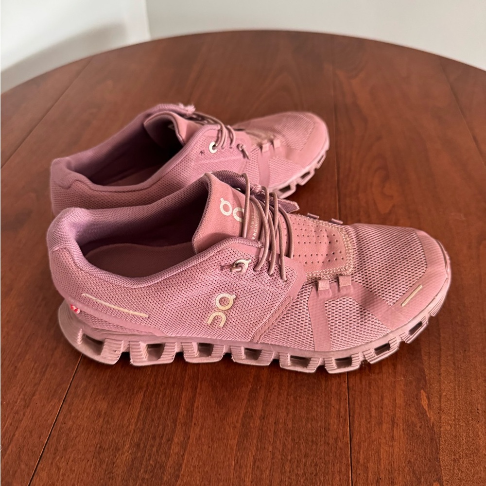 On Running Cloud 5 shoes in Fig. Size 8